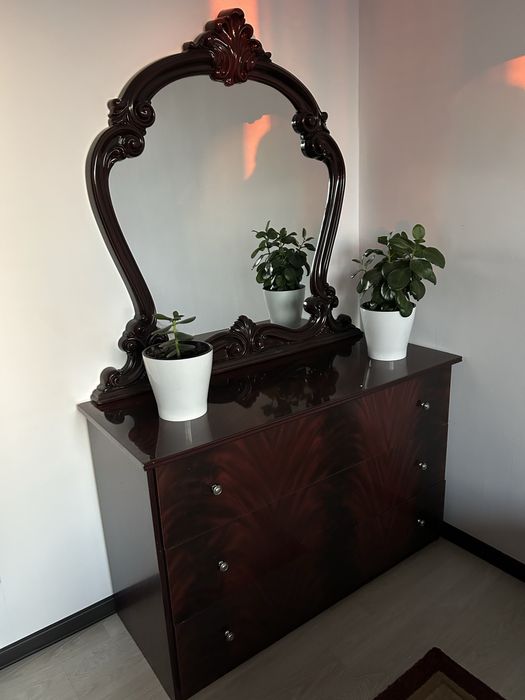 Спальный гарнитур