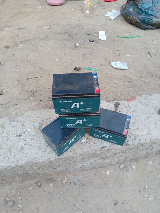 Продам  акумы срочно