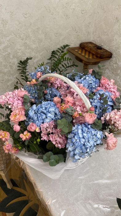 Гул корзинамен гортензия,кустовые розы