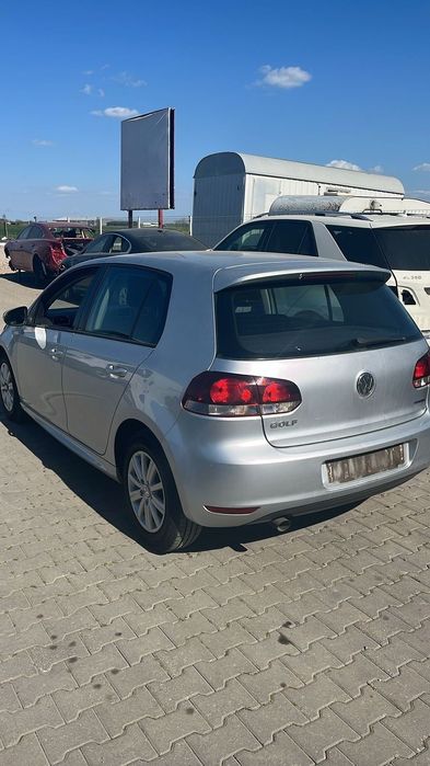 Dezmembram Volkswagen Golf 6 1.6 diesel din 2011
