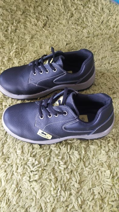 Pantofi de protecție noi