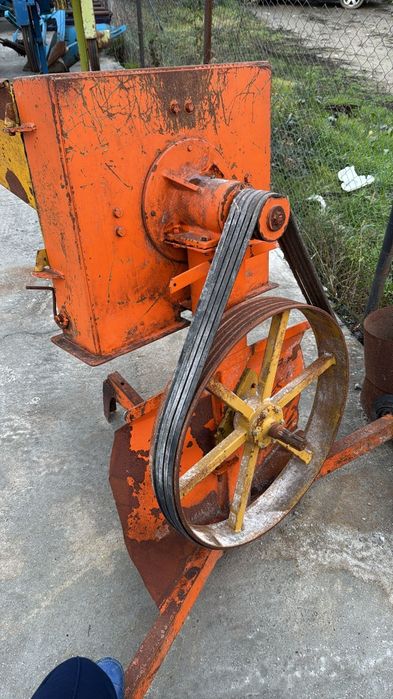 Vand mori pentru tractor