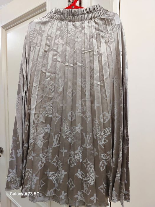 Продаётся женский костюм