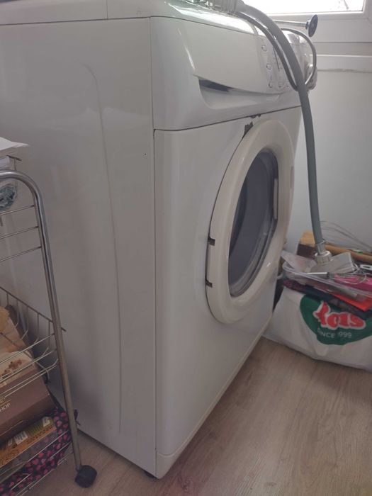 Продавам пералня CANDY
