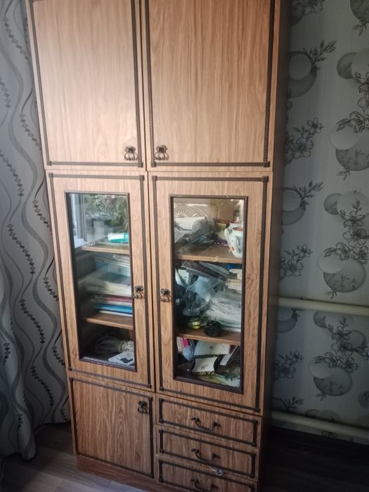 Продам 3 шкафа состояние среднее но прослужат ещё долго они крепкие
