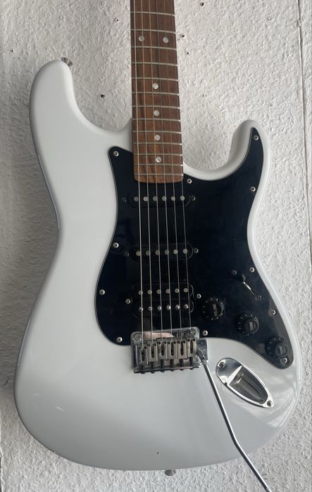 Chitara electrica Squier by Fender Standard Stratocaster