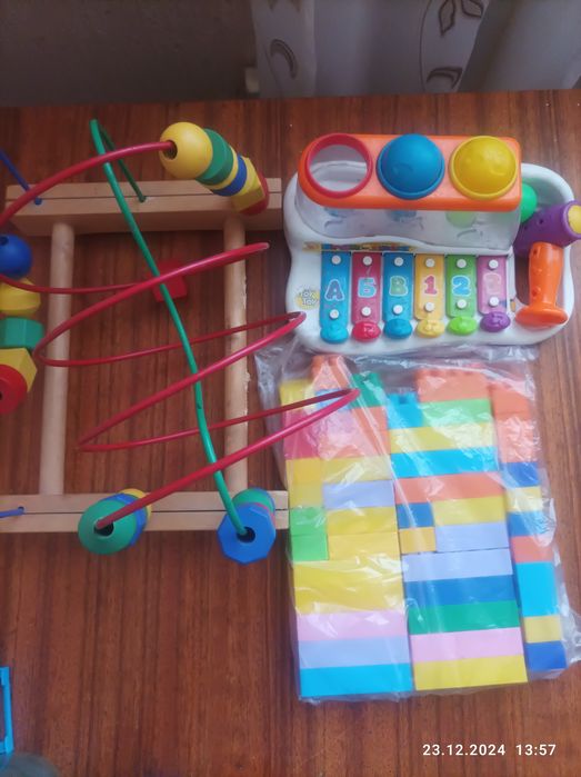 Продам игрушки конструктор лабиринт клависин лошадь