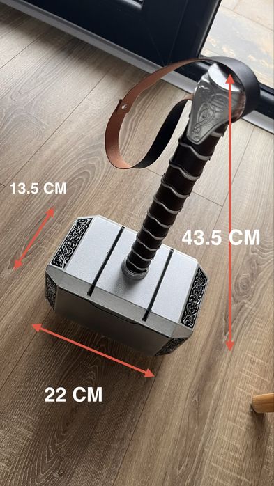 Vând ciocanul lui Thor (Mjolnir)