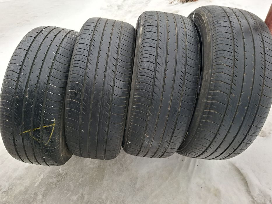 Продам шины 215/55/17 якохама