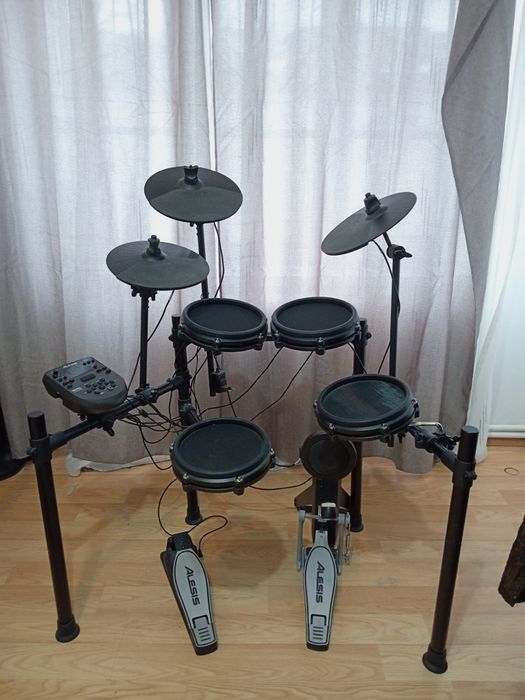 Vând Tobe Alesis Nitro