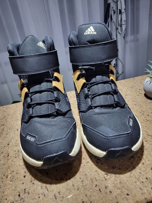 Ghete Adidas 38 impecabile