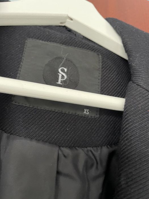 Тъмно синьо палто