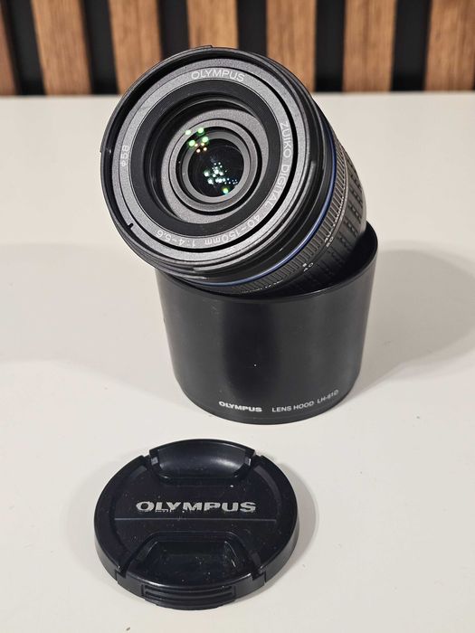 Obiectiv Olympus Digital 40-150mm ED cu Lens Hood LH-61D