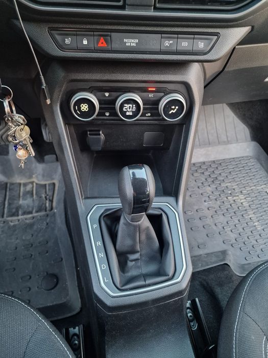 Vând Dacia Logan automată, 2024