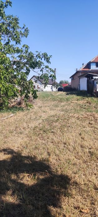 Teren intravilan de vânzare