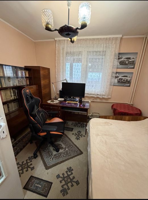 Vand apartament decomandat 3 camere zona rogerius
