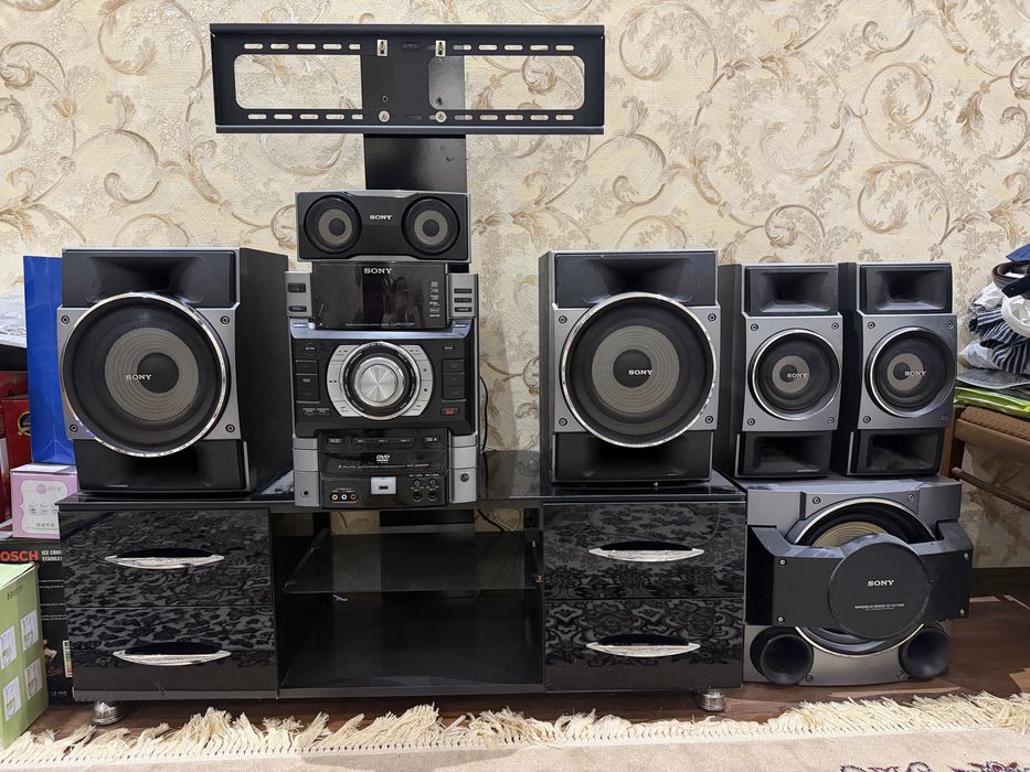 Музыкалный центр SONY GN1300D,отличная состояния,Сборка Малайзия
