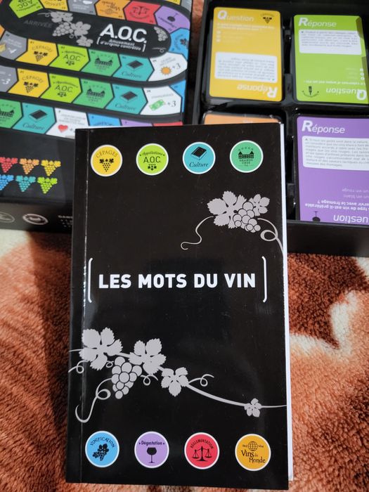 A.O.C. (Amusement d'Origine Contrôlée). Este un board game .