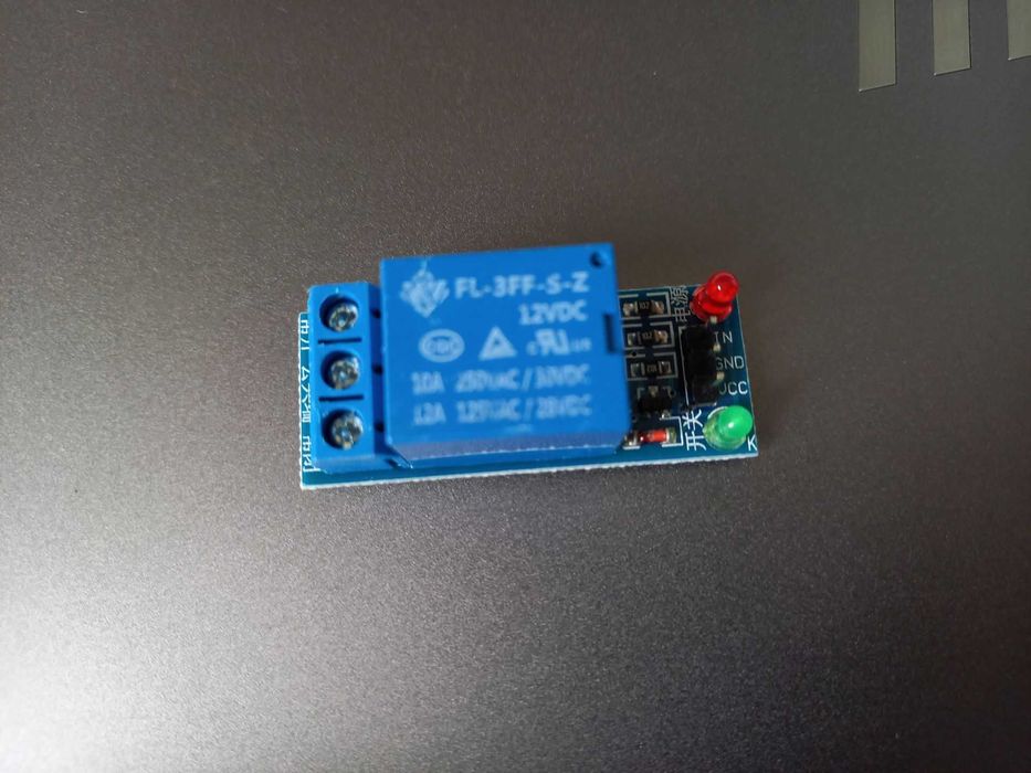 Релеен модул Вход 12V с индикатори. Управление на 10А/250VAC или 30VDC