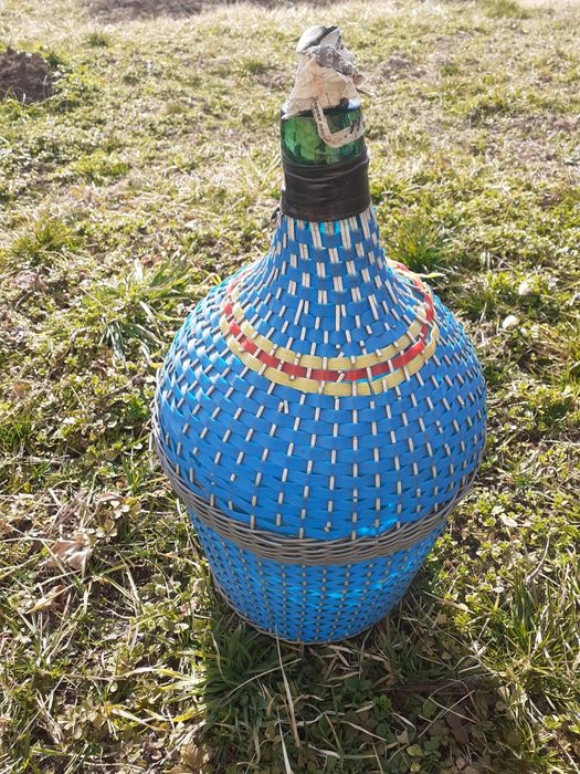 Стари плетени дамаджани