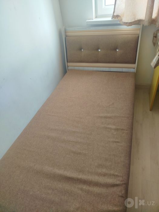 1 kishilik sandiqli krovat, shkaf, dars stoli arzon narxlarda sotiladi