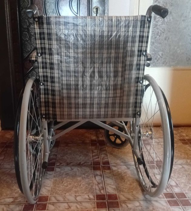 Scaun cu rotile, pliabil, sezut 46 cm, batrani, handicap, dizabilitati