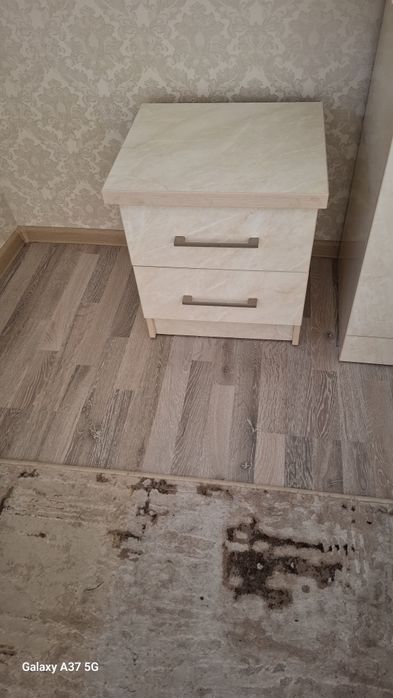 Uy mebellari sotiladi: yotoqxona to'plami, shkaf,кровать,tumbo,ctol