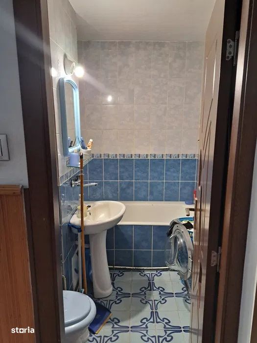 Apartament 3 camere decomandat 70mp, Rovine