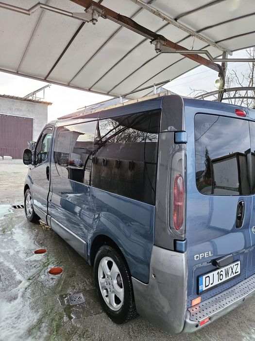 Opel Vivaro 8+1 locuri