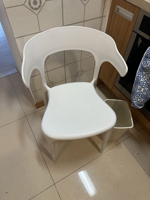 продам белые стулья