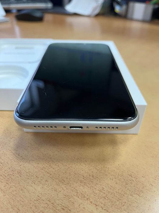 iPhone 11, 64GB, White