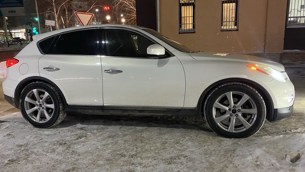 Продам кроссовер инфинити