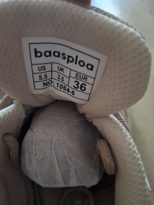 Совершенно новые кроссовки продам