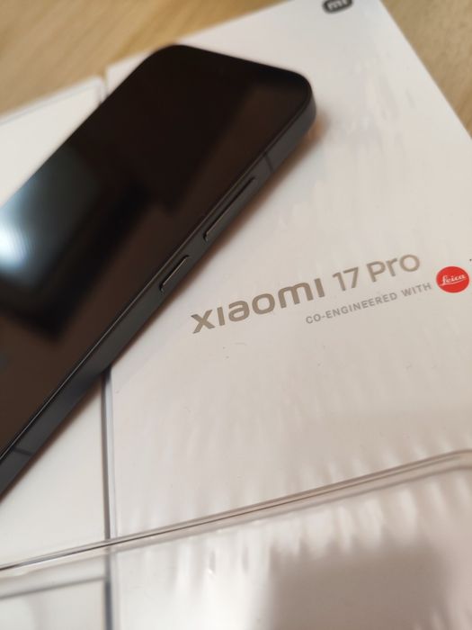 Продавам Xiaomi 17 Pro – 12GB RAM / 256GB ROM