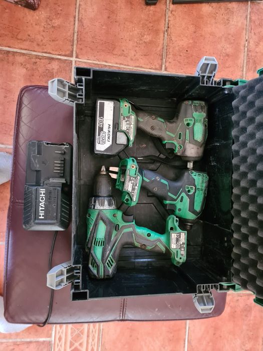 Trusa Hikoki  3 bormasini acumulator de 18v*5A, încărcător și cutie ttansport