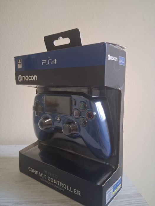 Nacon compact controller