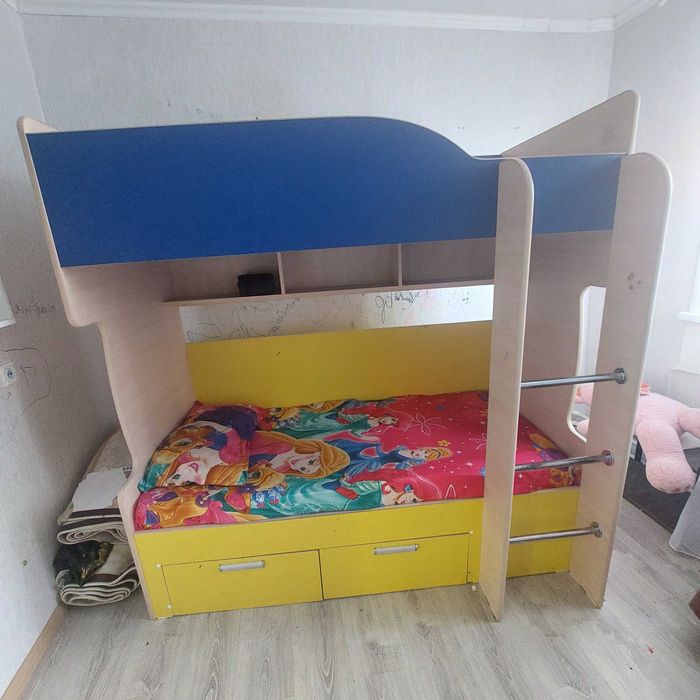 Продам двух ярусную кровать