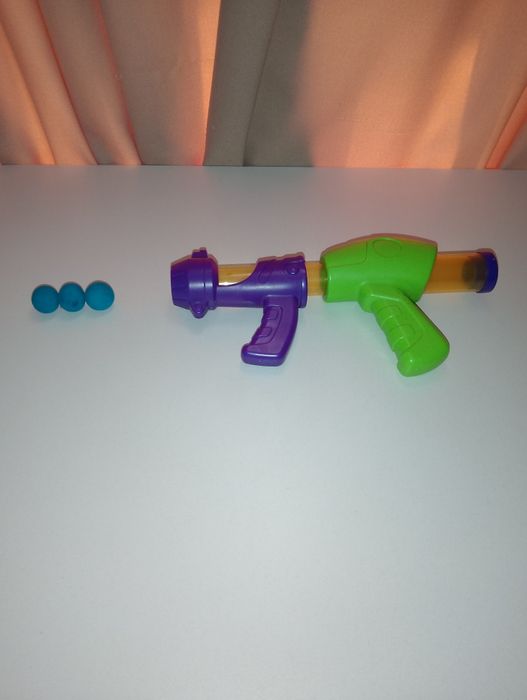 Продам игрушечный пистолет