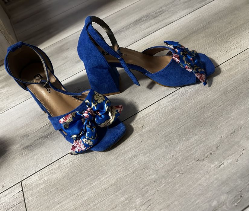 Sandale marimea 35 ZAPATOS