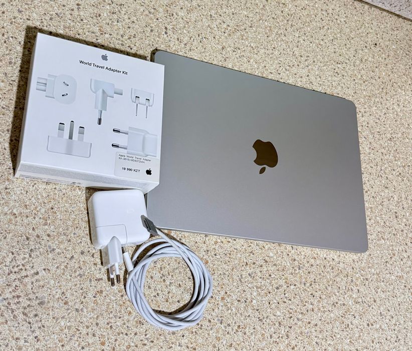 MacBook air M3 (512gb) like new