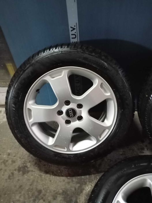 Гуми и джанти 225/55/17 зимни.