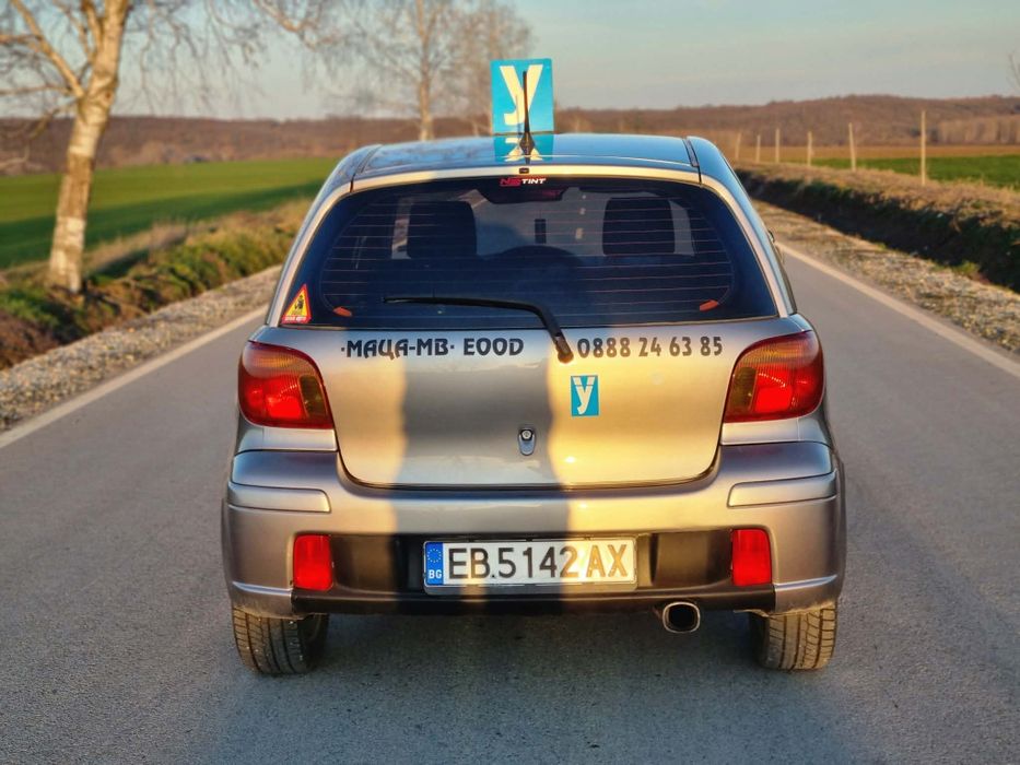 Продавам учебен автомобил Тойота Ярис 2003г- 105 к.с