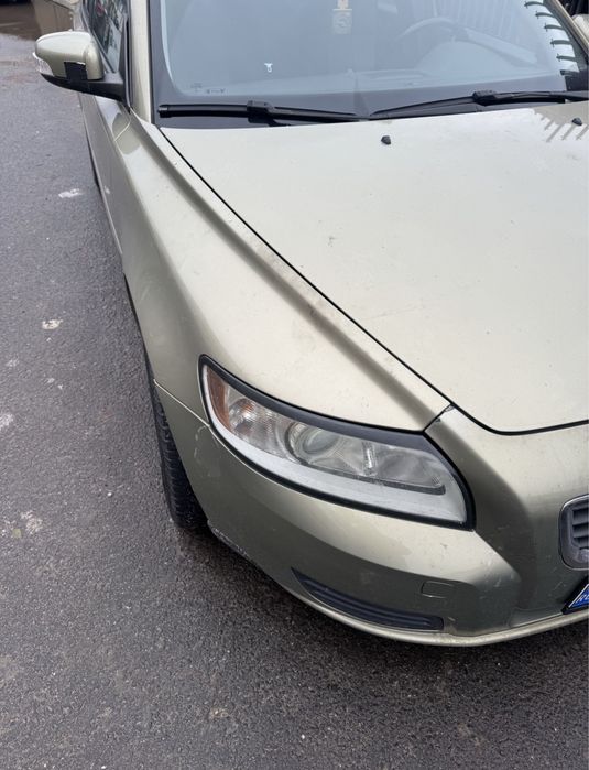 Volvo v50 masina arata si functioneaza bine