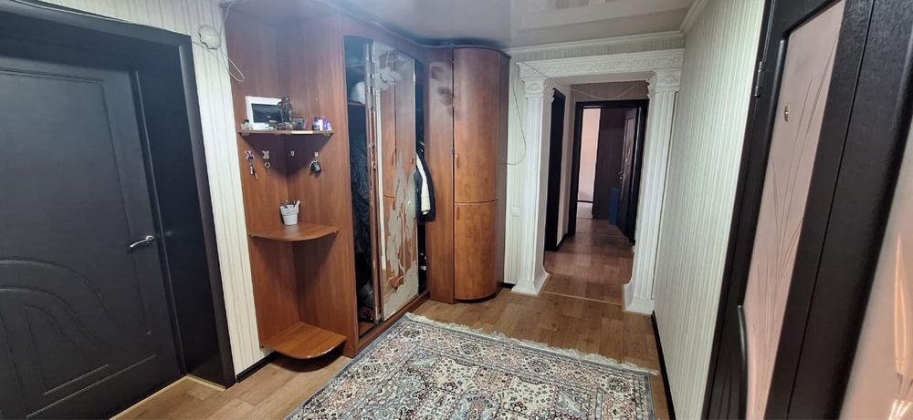 Продается прихожая отличного качества в хорошем состоянии коричнего цв