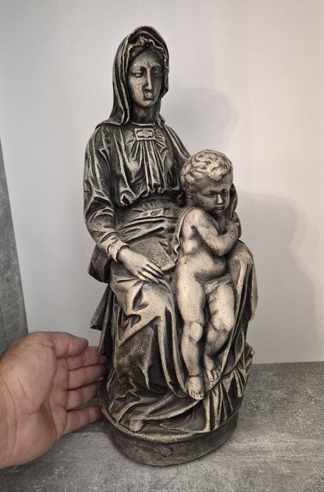 Statuetă Michelangelo Buonarrati Madonna Fecioara Maria cu Pruncul Iisus Sedes Sapientiae din rășină, anii 1950.