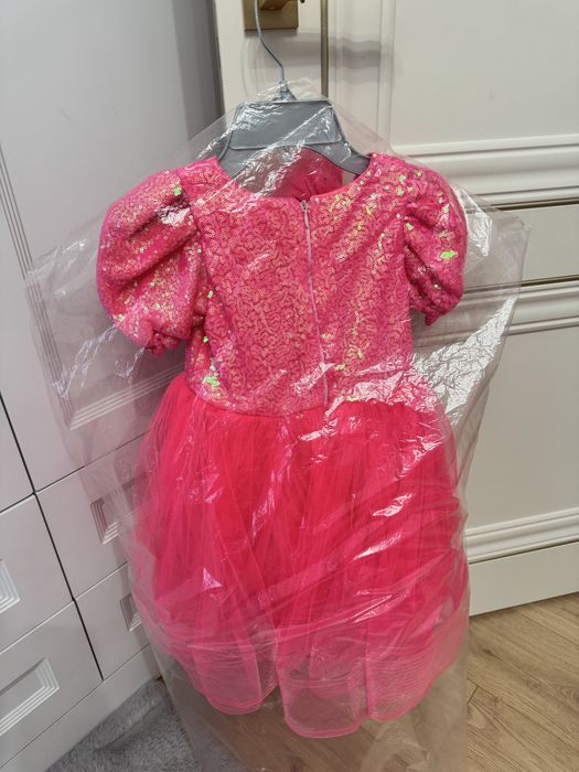 Платье нарядное розовое