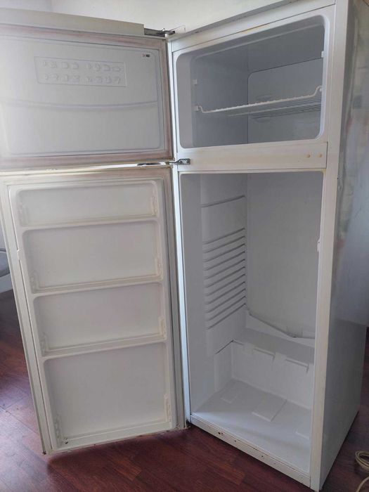 Хладилник с отделна камера BEKO