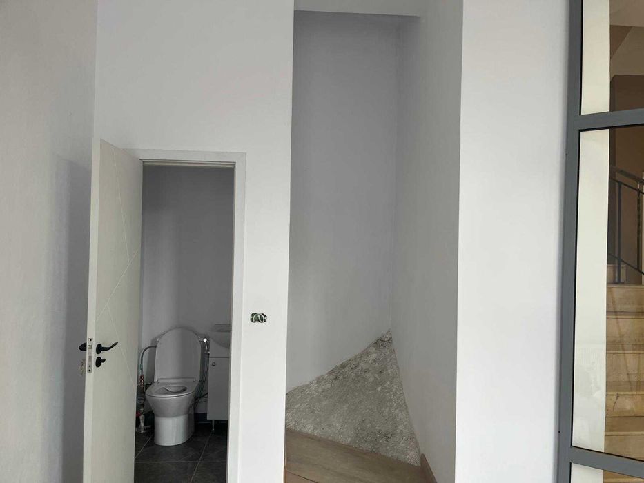 Business in inima Bacaului,spatiu birou si spatiu comercial