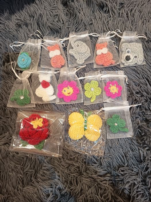 Mărțișoare lucrate manual ,stil broșă