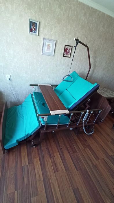 Кровать для лежачих больных медицинская с электроприводом MET REVEL L